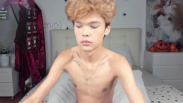 Felix Rey online show from 10-23-25, 04:39