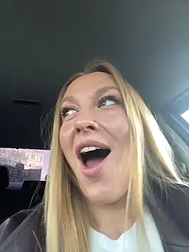 Snapshot of Sweet___Emily chatting on 11-14-25, 11:53 Sweet Emily online show from 11-14-25, 11:53