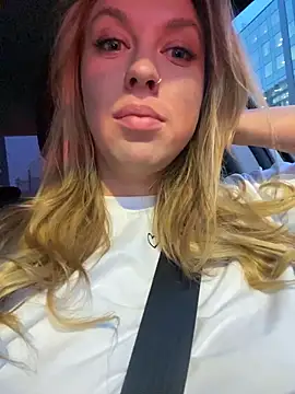 Snapshot of Sweet___Emily chatting on 12-15-25, 01:04 Sweet Emily online show from 12-15-25, 01:04