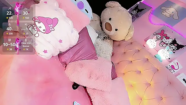 Snapshot of Cute_Roxxy chatting on 03-15-25, 03:06 Cute Roxxy online show from 03-15-25, 03:06