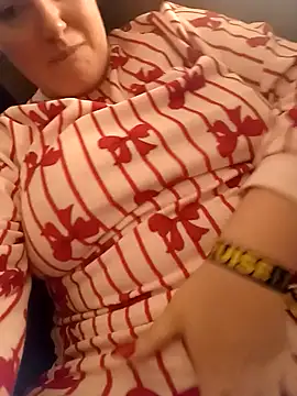 Snapshot of roxy-rose chatting on 11-29-25, 03:20 roxy-rose online show from 11-29-25, 03:20