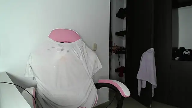 Snapshot of venelope1 chatting on 05-12-26, 02:41 venelope1 online show from 05-12-26, 02:41