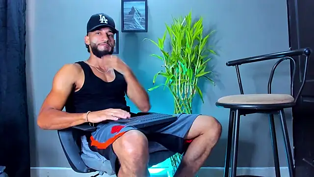 Snapshot of Damian_022 chatting on 03-16-26, 12:31 Damian 022 online show from 03-16-26, 12:31