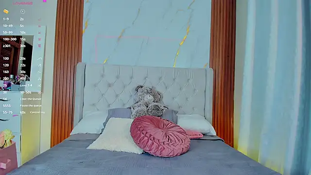 Snapshot of amelie_leigh chatting on 02-15-25, 01:53 amelie leigh online show from 02-15-25, 01:53