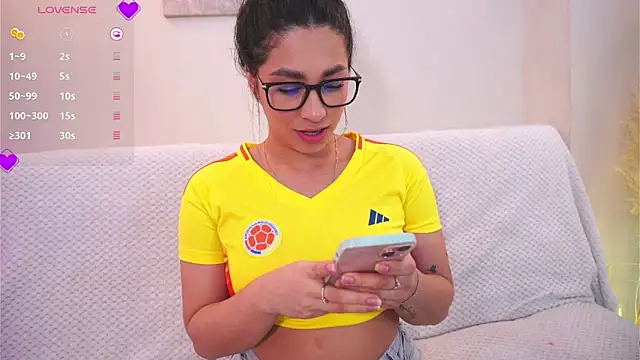 Snapshot of amelie_leigh chatting on 09-10-25, 03:39 amelie leigh online show from 09-10-25, 03:39