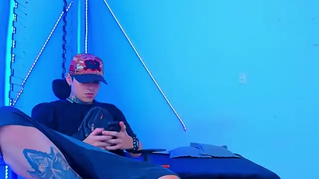 Snapshot of HOT_boy2025 chatting on 10-22-25, 01:39 HOT boy2025 online show from 10-22-25, 01:39