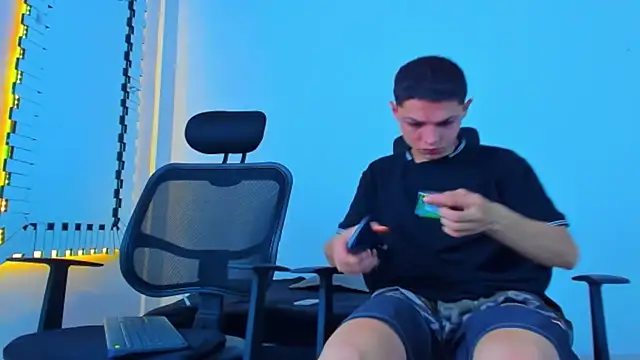 Snapshot of HOT_boy2025 chatting on 11-15-25, 02:42 HOT boy2025 online show from 11-15-25, 02:42