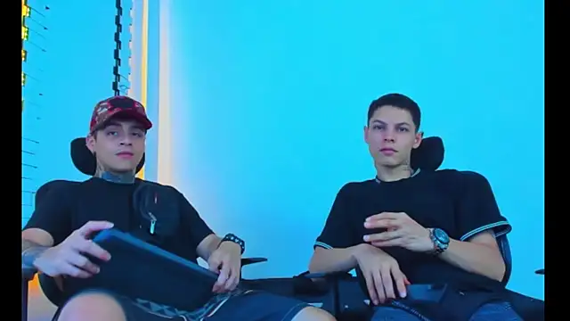 Snapshot of HOT_boy2025 chatting on 11-23-25, 04:45 HOT boy2025 online show from 11-23-25, 04:45