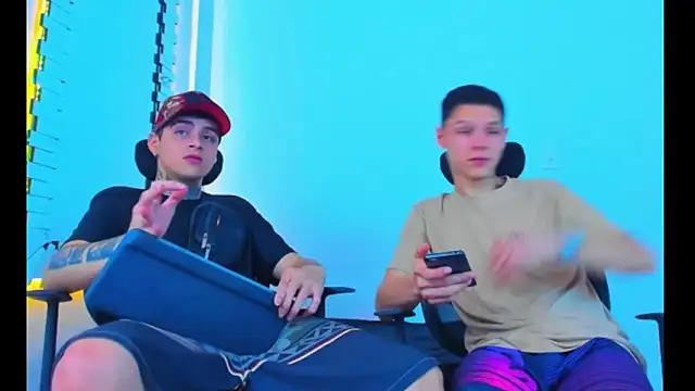 Snapshot of HOT_boy2025 chatting on 11-25-25, 03:17 HOT boy2025 online show from 11-25-25, 03:17