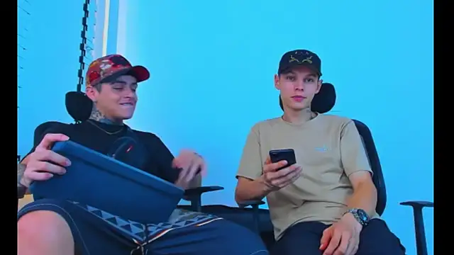 Snapshot of HOT_boy2025 chatting on 11-26-25, 06:36 HOT boy2025 online show from 11-26-25, 06:36