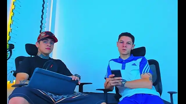 Snapshot of HOT_boy2025 chatting on 11-27-25, 02:13 HOT boy2025 online show from 11-27-25, 02:13