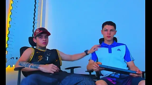 Snapshot of HOT_boy2025 chatting on 11-30-25, 05:06 HOT boy2025 online show from 11-30-25, 05:06