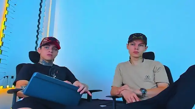 Snapshot of HOT_boy2025 chatting on 12-17-25, 04:57 HOT boy2025 online show from 12-17-25, 04:57