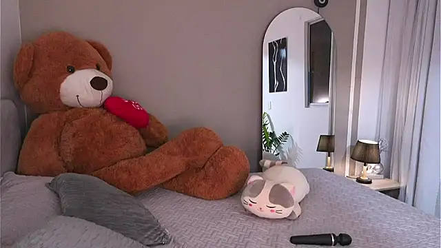 AnnyHizzle online show from 10-05-25, 03:38