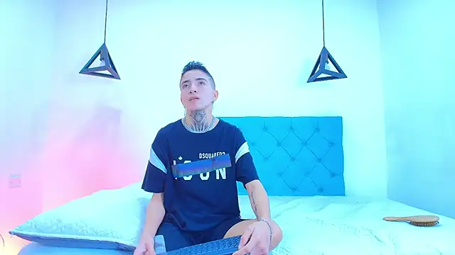 Tinny and Candy online show from 01-21-25, 01:22