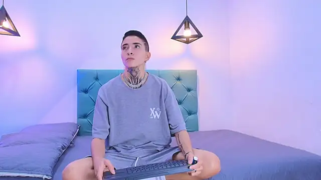 Tinny and Candy online show from 01-29-25, 04:30