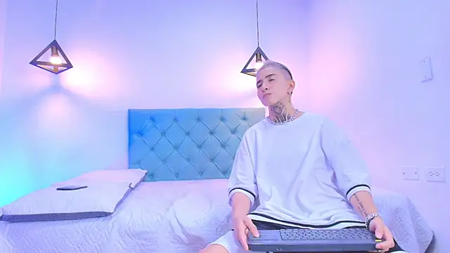 Tinny and Candy online show from 03-09-25, 02:10