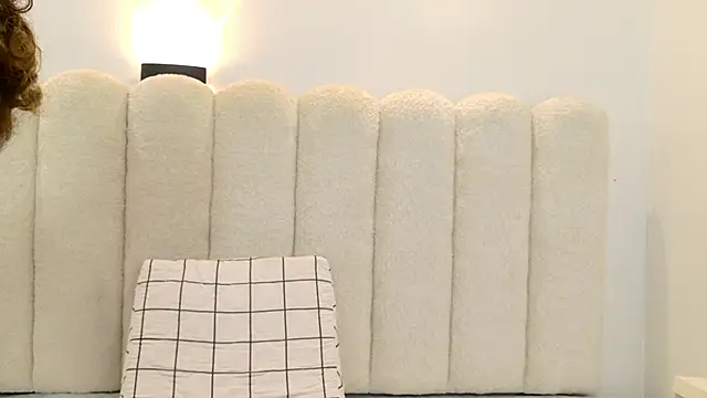 Juliabadlee online show from 11-26-25, 09:16