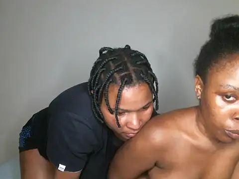 R-thequeen online show from 12-18-24, 05:42