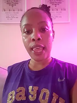 R-thequeen online show from 05-16-26, 12:40