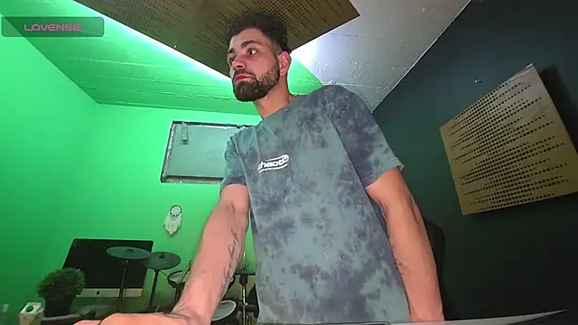 Snapshot of savage_daddyy chatting on 02-27-25, 07:12 savage daddyy online show from 02-27-25, 07:12