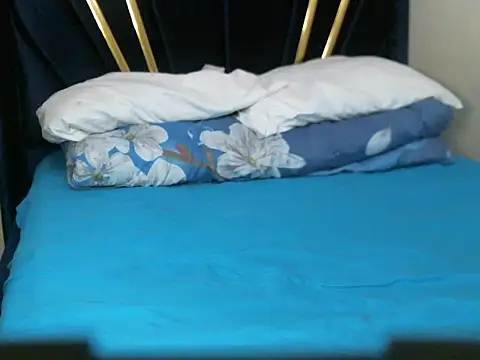 petite 12 online show from 10-08-25, 07:28