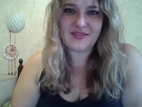 Snapshot of ParisMimi chatting on 10-21-25, 08:37 ParisMimi online show from 10-21-25, 08:37