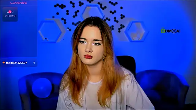 liana kisses online show from 11-19-25, 08:42