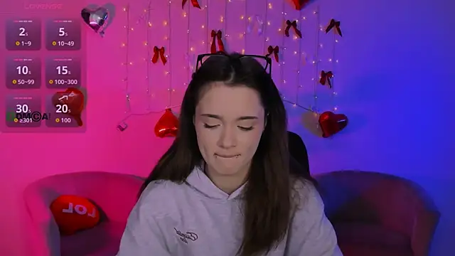 liana kisses online show from 04-21-26, 07:06