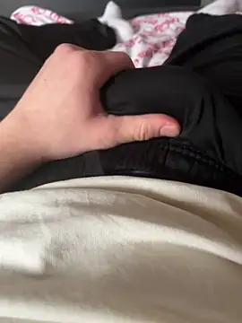 Snapshot of dari-bigcock chatting on 02-20-26, 01:44 dari-bigcock online show from 02-20-26, 01:44