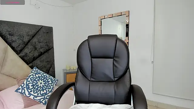 Snapshot of BarbaraKnox_ chatting on 02-12-26, 11:22 BarbaraKnox online show from 02-12-26, 11:22