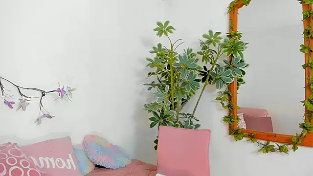 Snapshot of BarbaraKnox_ chatting on 02-28-26, 06:42 BarbaraKnox online show from 02-28-26, 06:42