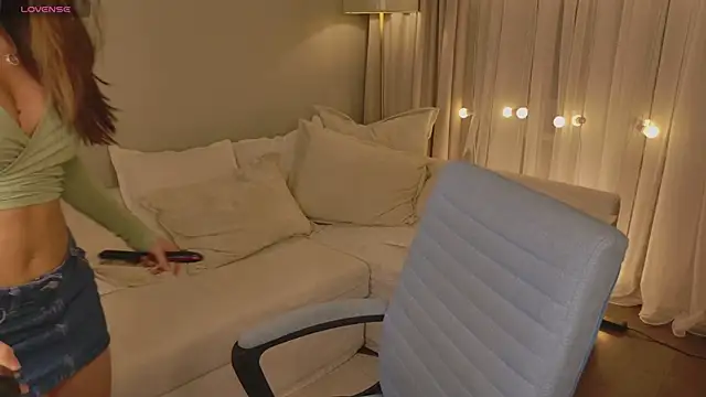 Snapshot of EmiliaDreams chatting on 02-20-26, 04:40 EmiliaDreams online show from 02-20-26, 04:40