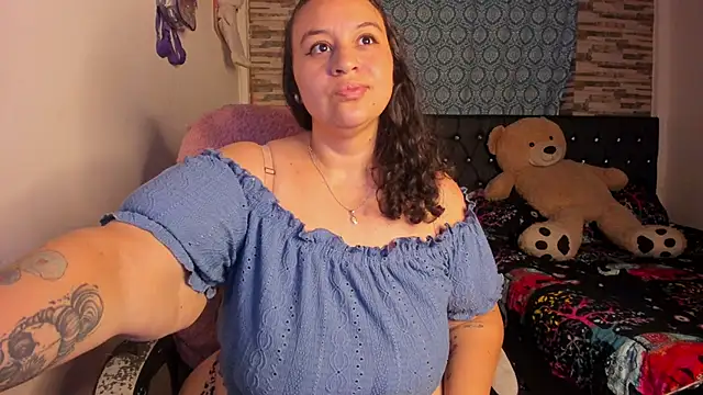 Snapshot of Imluna93 chatting on 09-21-25, 04:58 Imluna93 online show from 09-21-25, 04:58