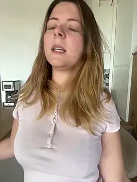 Snapshot of Nina_blain chatting on 03-24-26, 10:31 Nina blain online show from 03-24-26, 10:31