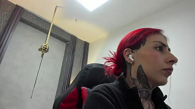 Snapshot of selene_red_ chatting on 06-15-26, 01:41 selene red online show from 06-15-26, 01:41