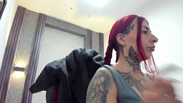 Snapshot of selene_red_ chatting on 06-28-26, 02:28 selene red online show from 06-28-26, 02:28