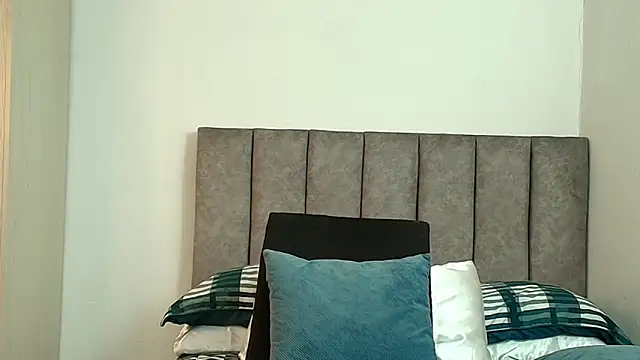 karina lewis  online show from 03-26-26, 04:07