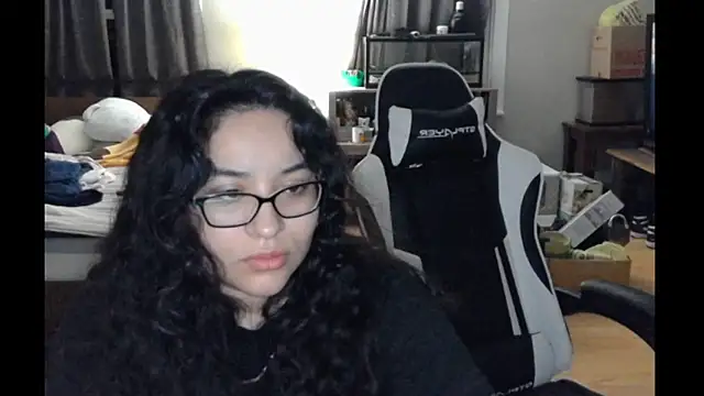 Elliewgfs online show from 03-18-25, 01:53