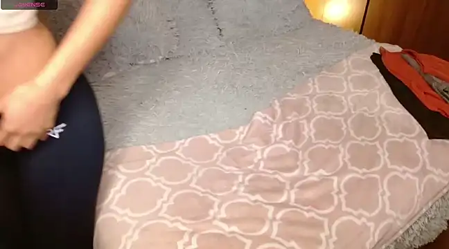 Snapshot of Roussmariehenao chatting on 01-08-25, 06:20 Roussmariehenao online show from 01-08-25, 06:20