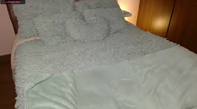 Snapshot of Roussmariehenao chatting on 01-12-25, 06:17 Roussmariehenao online show from 01-12-25, 06:17