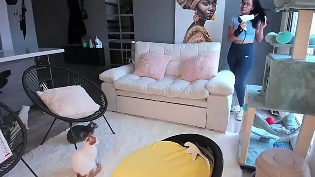 Snapshot of Roussmariehenao chatting on 09-17-25, 10:22 Roussmariehenao online show from 09-17-25, 10:22