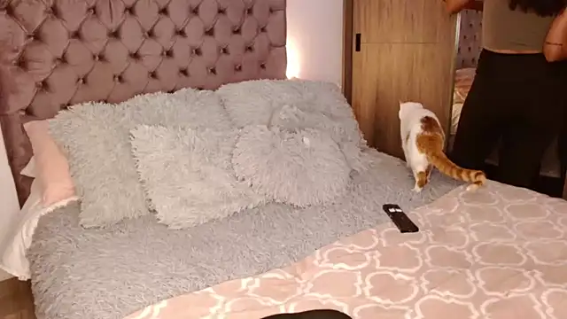 Snapshot of Roussmariehenao chatting on 10-10-25, 09:19 Roussmariehenao online show from 10-10-25, 09:19