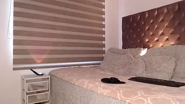 Snapshot of Roussmariehenao chatting on 10-28-25, 03:36 Roussmariehenao online show from 10-28-25, 03:36