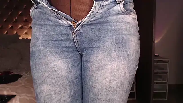 Snapshot of Roussmariehenao chatting on 11-02-25, 11:07 Roussmariehenao online show from 11-02-25, 11:07