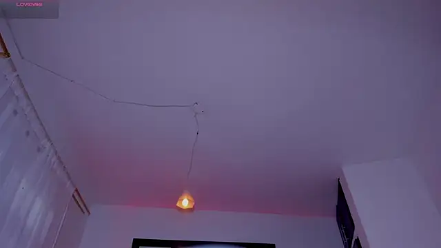 Snapshot of Scarlett_811 chatting on 12-20-25, 07:26 Scarlett 811 online show from 12-20-25, 07:26