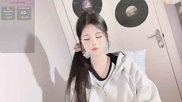 Qedgjwyz1 online show from 02-10-25, 02:05