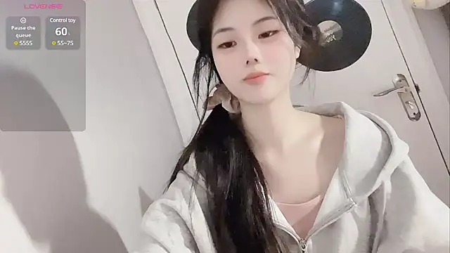 Qedgjwyz1 online show from 02-15-25, 07:49