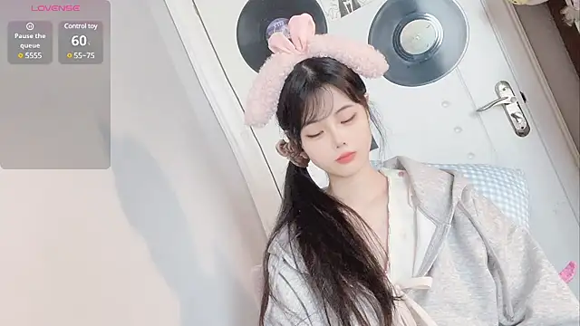 Qedgjwyz1 online show from 03-04-25, 12:12