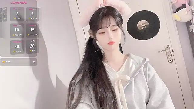 Qedgjwyz1 online show from 03-10-25, 12:29